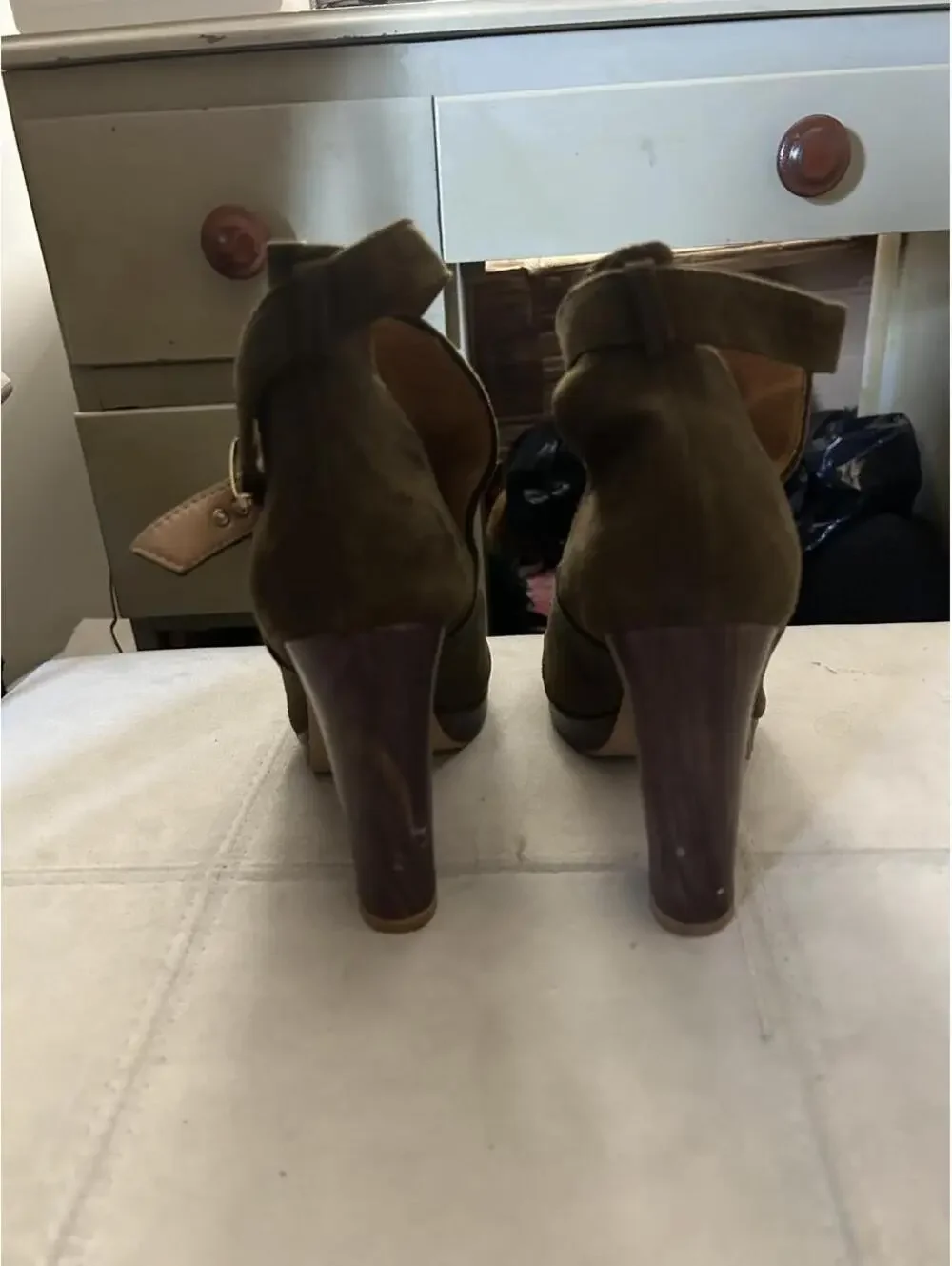 Jolimall Olive green sued peep toe platform ankle booties size 7